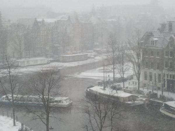 Amsterdam: veel sfeerrijker kan het niet worden (foto M Langemeijer) Amsterdam: veel sfeerrijker kan het niet worden (foto M Langemeijer)