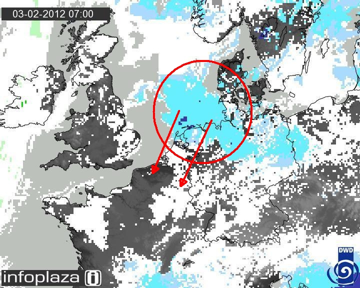 Al het blauw is sneeuwval, hoe donkerder des te harder. Het sneeuwgebied trekt van noord naar zuid. Al het blauw is sneeuwval, hoe donkerder des te harder. Het sneeuwgebied trekt van noord naar zuid.
