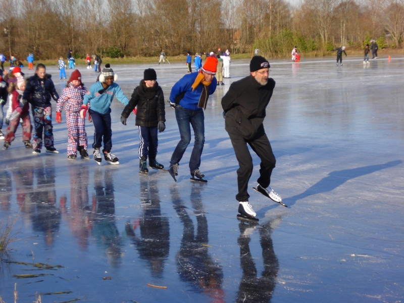 Het fraaie ijs raken we door de sneeuwval kwijt (foto L Spin) Het fraaie ijs raken we door de sneeuwval kwijt (foto L Spin)