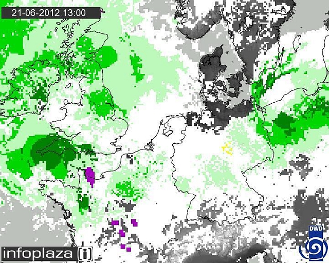 Dit plaatje combineert een satellietfoto samen met neerslag. Wit is bewolking, groen is regen en paars onweer Dit plaatje combineert een satellietfoto samen met neerslag. Wit is bewolking, groen is regen en paars onweer
