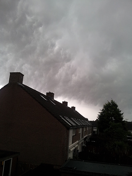 Fraaie wolkenlucht op naderen van de buien Fraaie wolkenlucht op naderen van de buien