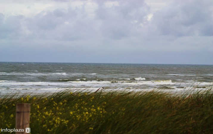 Ook de zee wordt behoorlijk ruig Ook de zee wordt behoorlijk ruig